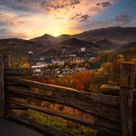 River Song, Near River, Hot Tub, Foosball, Wifi 1089 Free Tickets Each Paid Day, Dollywood And More Sevierville Exterior photo