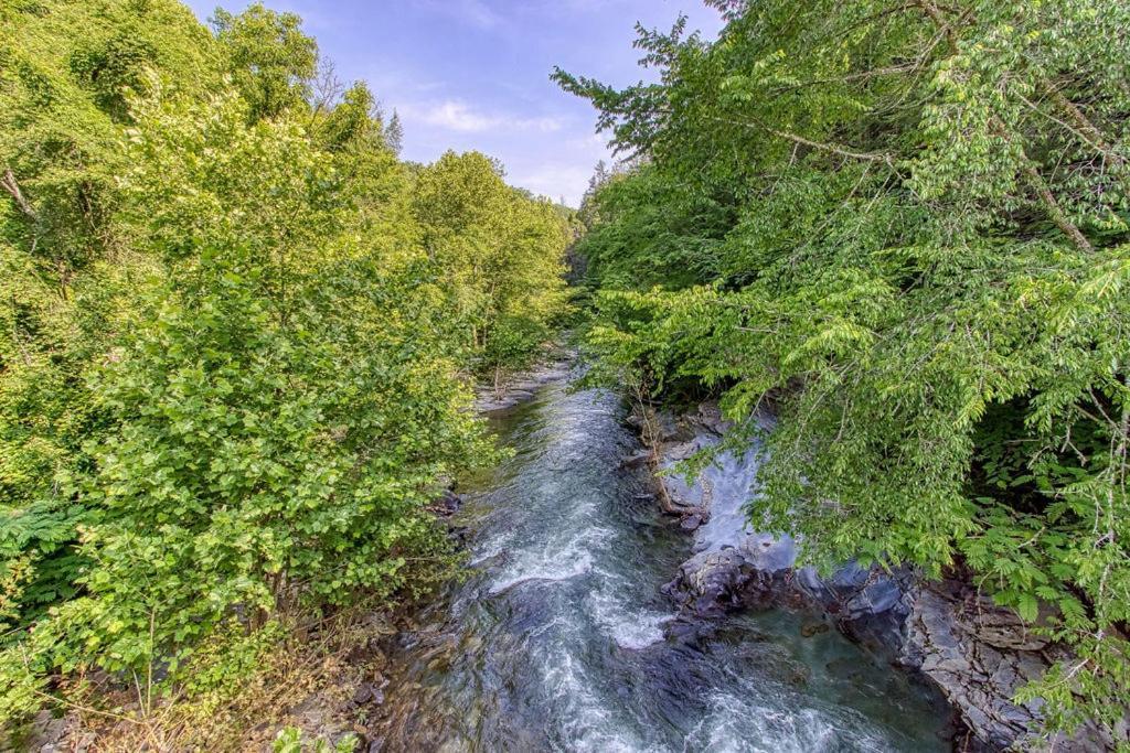 River Song, Near River, Hot Tub, Foosball, Wifi 1089 Free Tickets Each Paid Day, Dollywood And More Sevierville Exterior photo