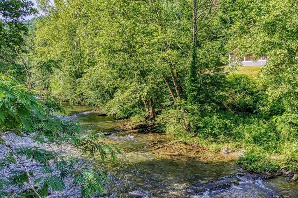 River Song, Near River, Hot Tub, Foosball, Wifi 1089 Free Tickets Each Paid Day, Dollywood And More Sevierville Exterior photo