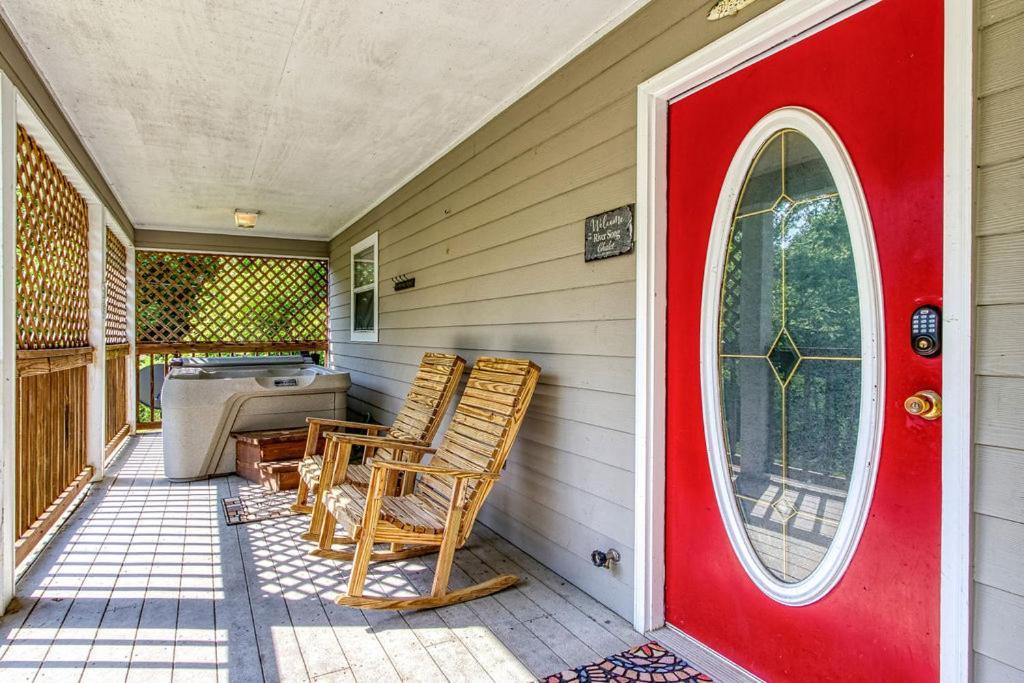 River Song, Near River, Hot Tub, Foosball, Wifi 1089 Free Tickets Each Paid Day, Dollywood And More Sevierville Exterior photo