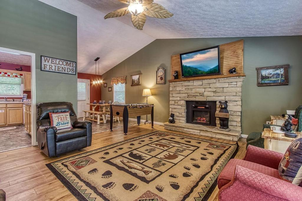 River Song, Near River, Hot Tub, Foosball, Wifi 1089 Free Tickets Each Paid Day, Dollywood And More Sevierville Exterior photo