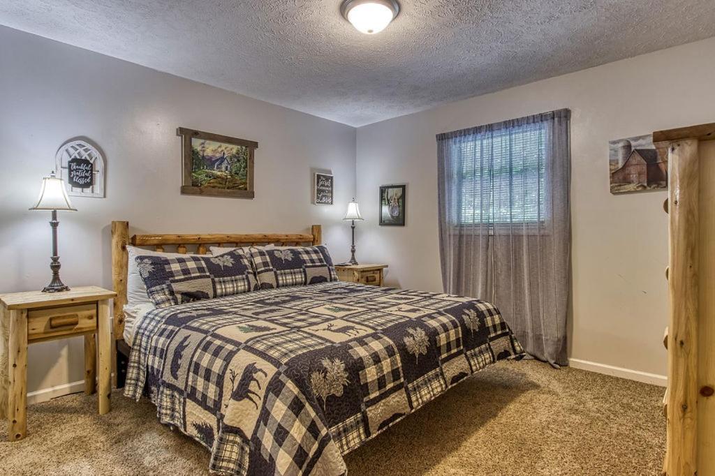 River Song, Near River, Hot Tub, Foosball, Wifi 1089 Free Tickets Each Paid Day, Dollywood And More Sevierville Exterior photo