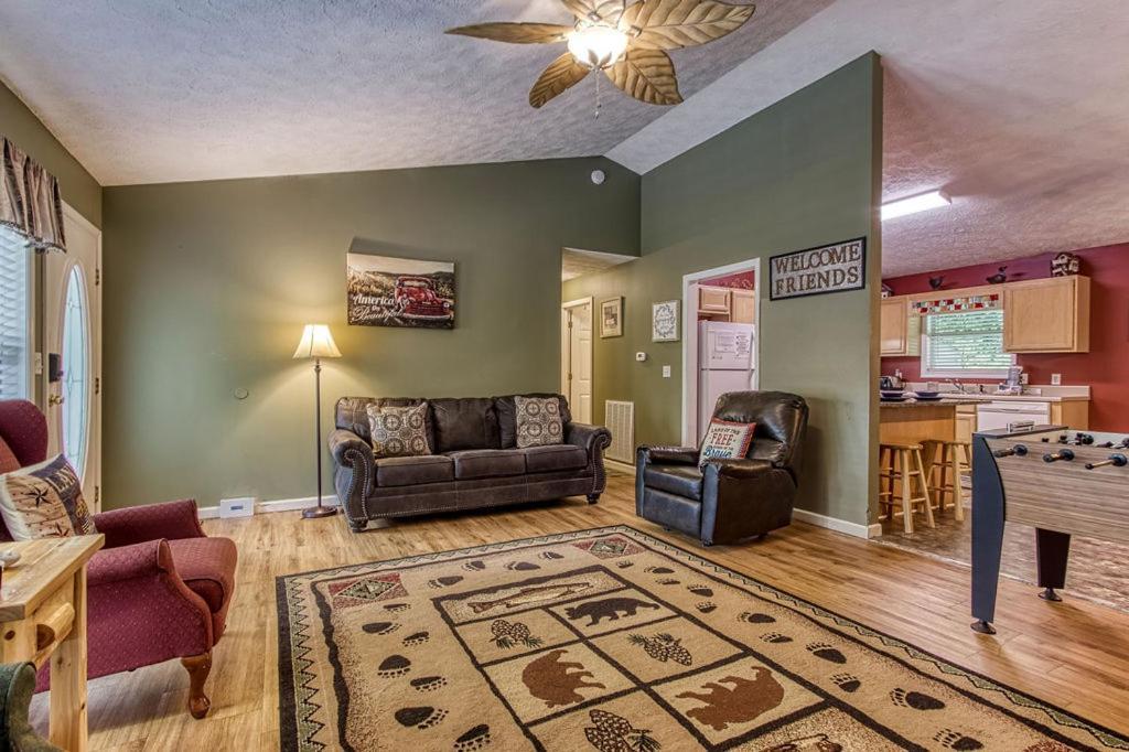 River Song, Near River, Hot Tub, Foosball, Wifi 1089 Free Tickets Each Paid Day, Dollywood And More Sevierville Exterior photo