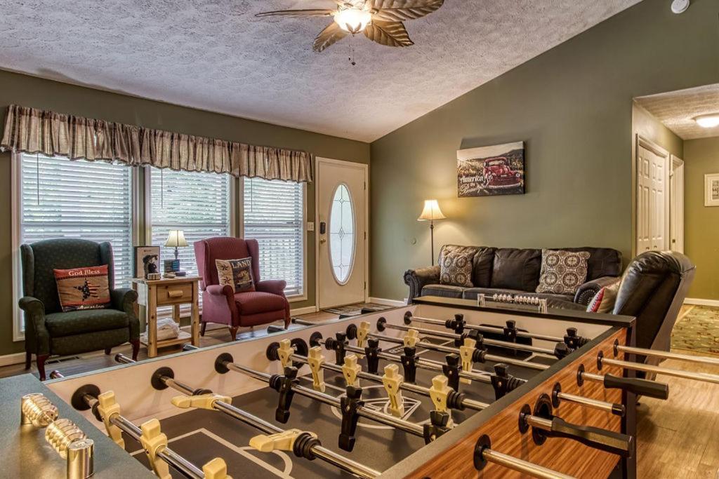 River Song, Near River, Hot Tub, Foosball, Wifi 1089 Free Tickets Each Paid Day, Dollywood And More Sevierville Exterior photo