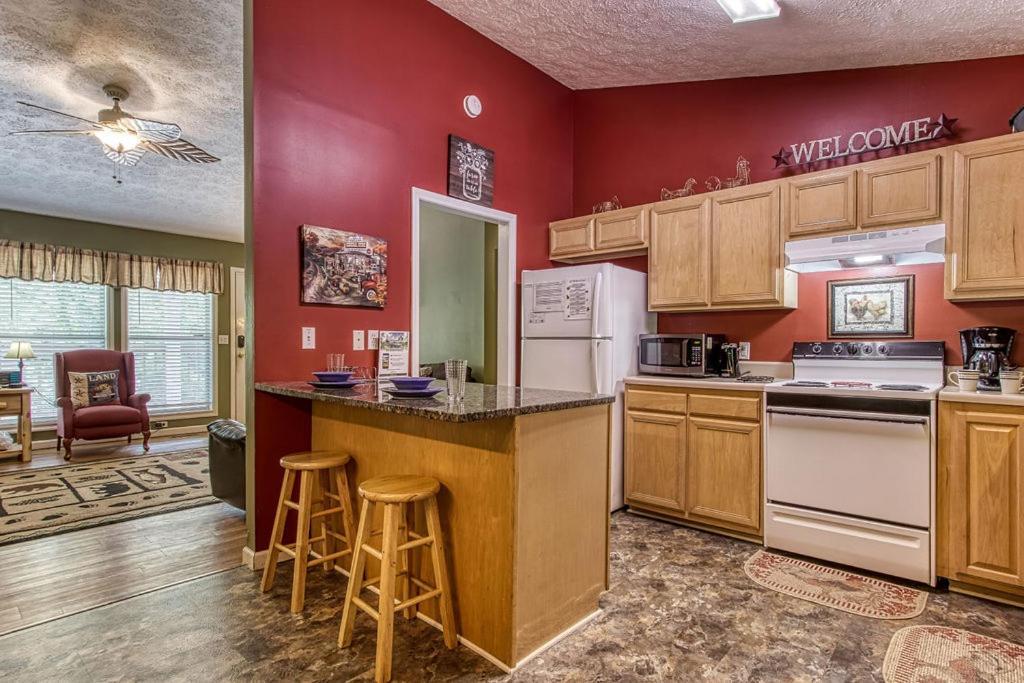 River Song, Near River, Hot Tub, Foosball, Wifi 1089 Free Tickets Each Paid Day, Dollywood And More Sevierville Exterior photo
