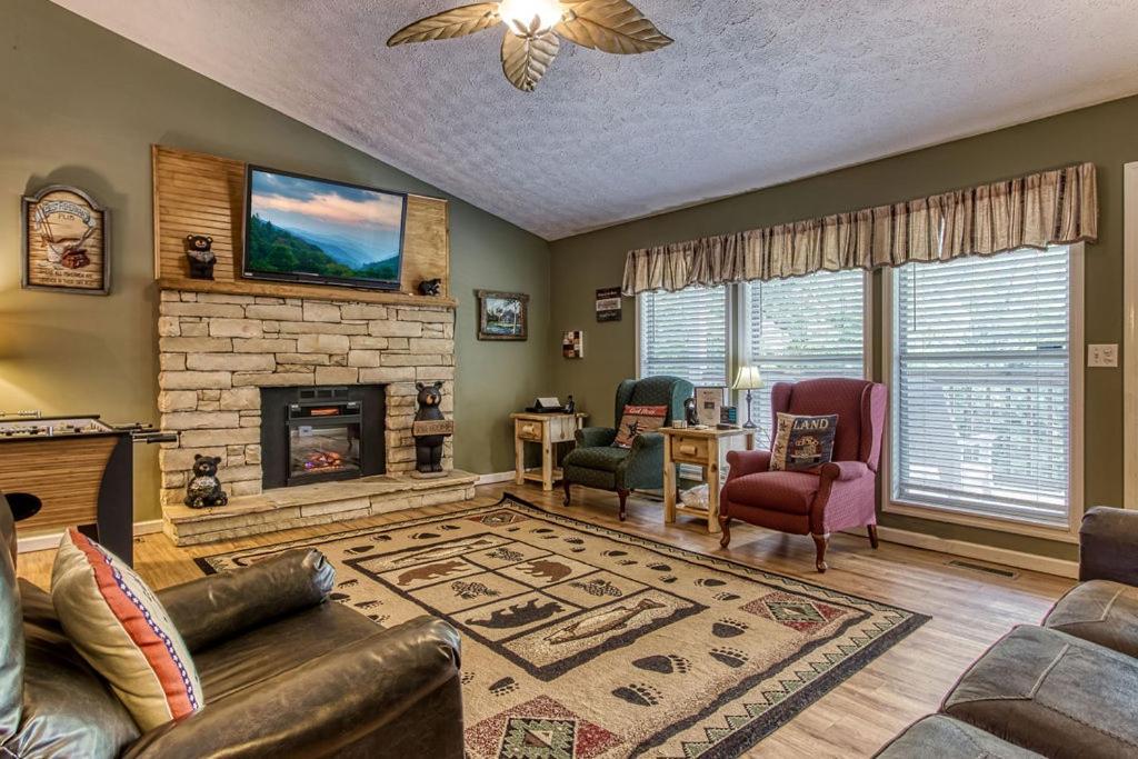 River Song, Near River, Hot Tub, Foosball, Wifi 1089 Free Tickets Each Paid Day, Dollywood And More Sevierville Exterior photo