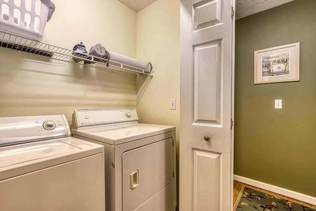 River Song, Near River, Hot Tub, Foosball, Wifi 1089 Free Tickets Each Paid Day, Dollywood And More Sevierville Exterior photo