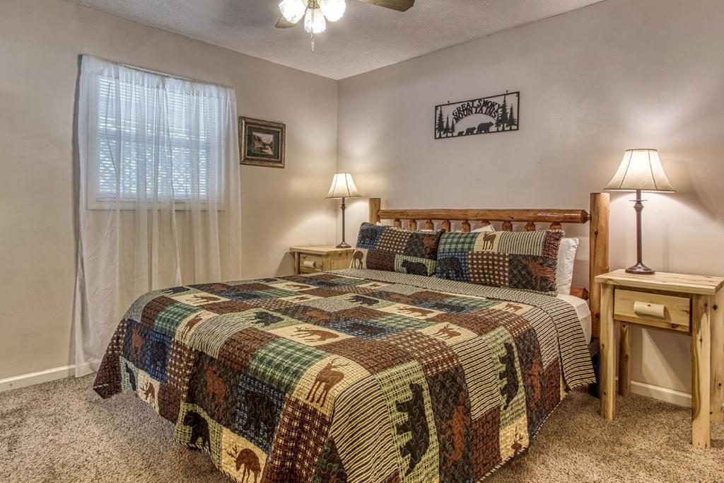 River Song, Near River, Hot Tub, Foosball, Wifi 1089 Free Tickets Each Paid Day, Dollywood And More Sevierville Exterior photo