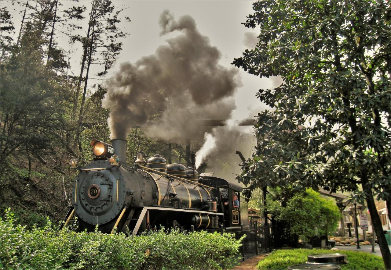 River Song, Near River, Hot Tub, Foosball, Wifi 1089 Free Tickets Each Paid Day, Dollywood And More Sevierville Exterior photo