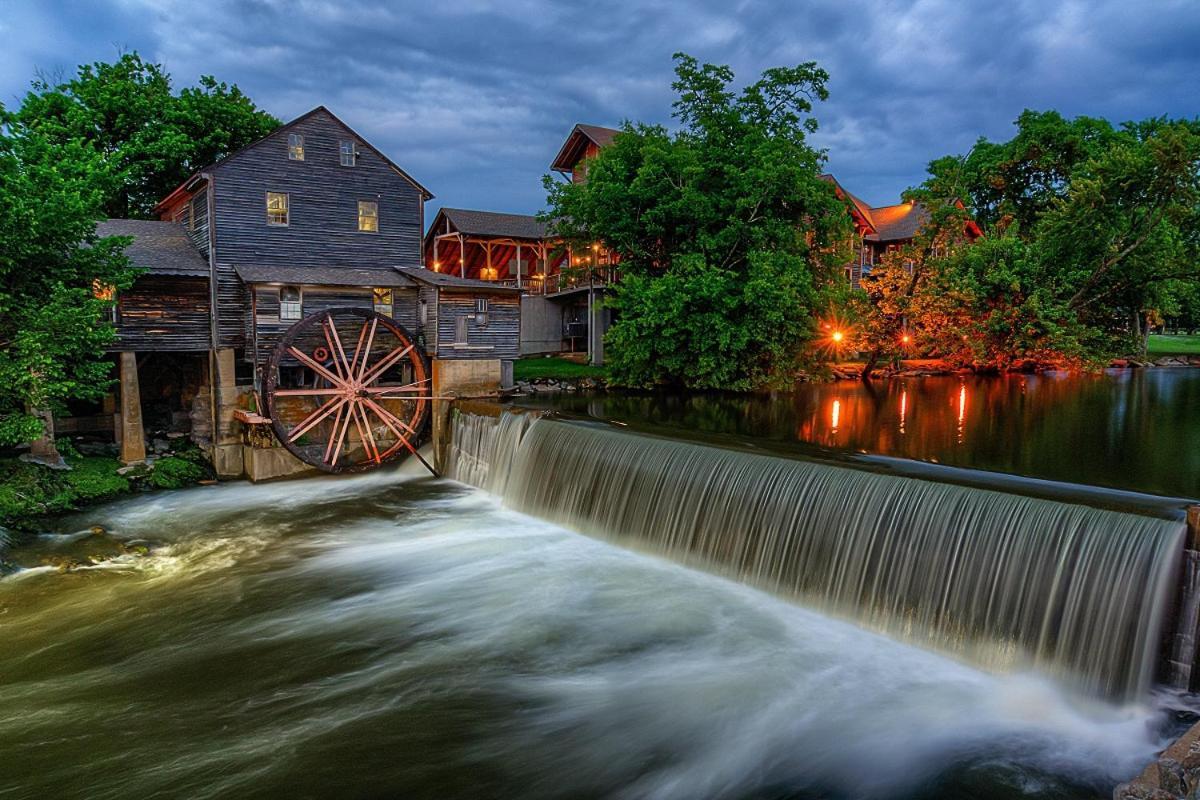 River Song, Near River, Hot Tub, Foosball, Wifi 1089 Free Tickets Each Paid Day, Dollywood And More Sevierville Exterior photo